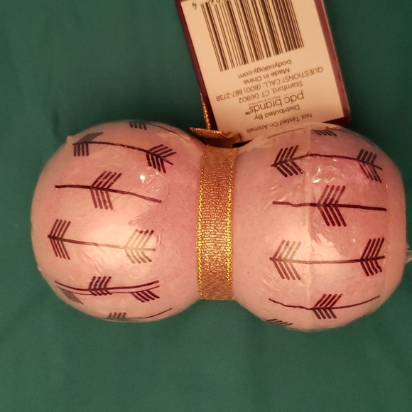 'Oh crap, you got me a present!' Starter Kit.  Bath set+Christmas cards. - Picture 4 of 9